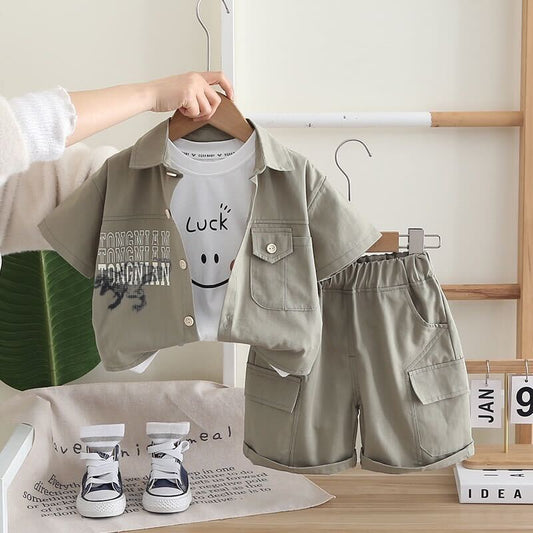 Printed shirt with west and cargo shorts